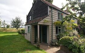 Cozy Cottage Overlooking Fields, Upwell